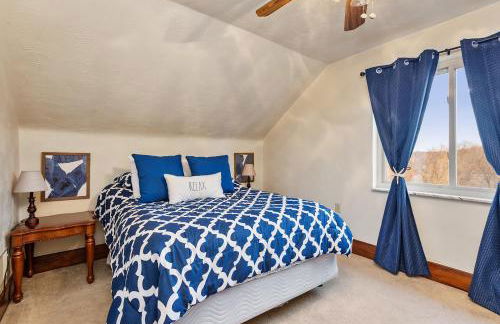 Cheerful 4BR Chalet with Seasonal Pool, Hot Tub - Foto 5