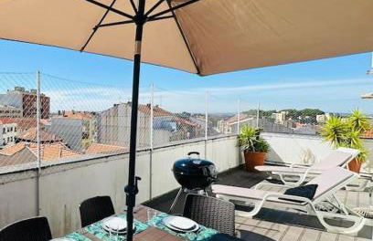 Renovado com AC, 2 WC completos, terraço e garagem - Foto 1