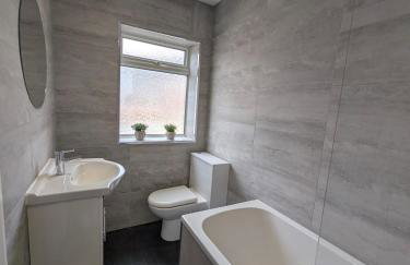 Family-Friendly 3-Bed House in Gateshead - Foto 4