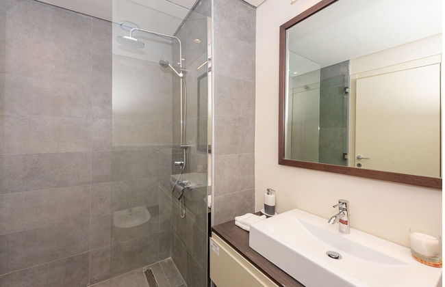 Gorgeous Studio With Balcony Park View - Photo 10