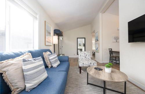 Bright Pacifica Townhouse - Photo 6