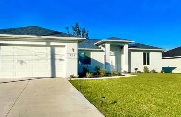New house with canal view in Cape Coral - Foto 1