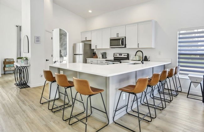 Secret Tunnel House 6 Bedroom Home by RedAwning - Foto 31