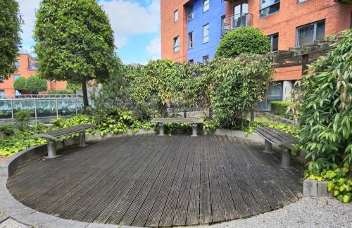 Stylish 2-Bed Apartment, Free Parking, Walk to Hospital & Uni - Foto 33
