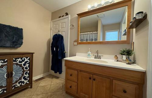 Romantic Getaway or Family Vacay with Mountain Views & Hot Tub - Foto 30