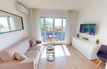 55E - Superbe studio climatisé entièrement rénové au 5ème et dernier étage sur le bord de Mer de Menton - Photo 17