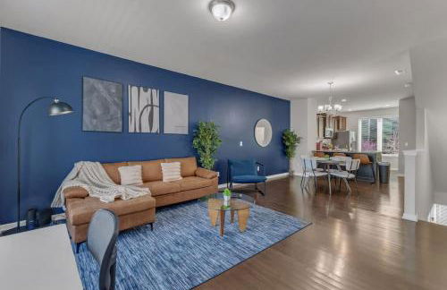 3BR Townhouse King Bed Garage Near NC State - Foto 1