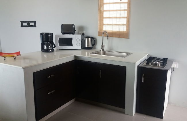 Sunny Private First Floor 1-br Beach Apartment With Spacious Balcony, Pool, Wifi - Photo 5