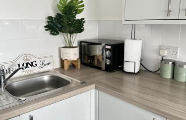 Cozy Family House 10 min from Manchester Airport - Photo 45