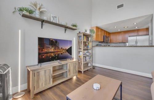 Point Loma 2BR Townhome w Parking in Prime Location - Foto 7