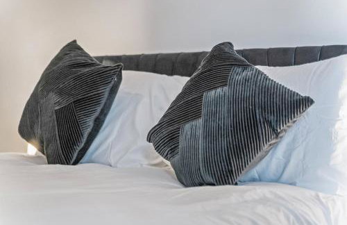 Stylish 4Bed Executive Stay WiFi and Parking - Photo 31