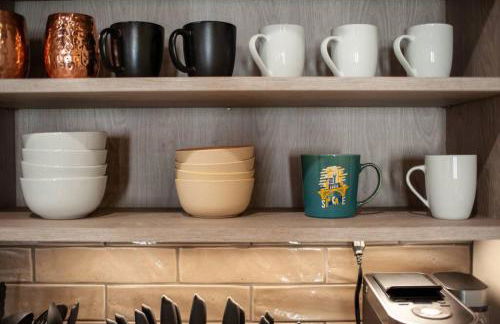 Walkable Downtown Loft with King Bed & Self Check in - Foto 25