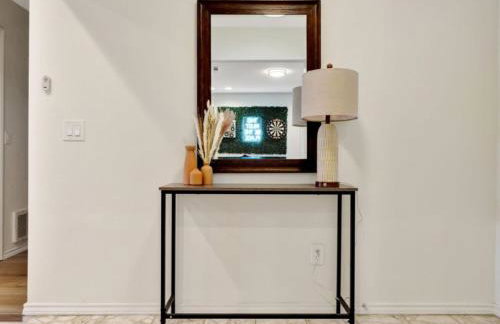 City Gem 4BR with POOL Sleeps 8 - Foto 12