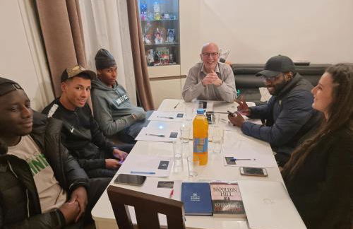 Appartement La Garenne Jacuzzi et Balcon à 15 min de Paris JO 2024 et Stade de France TARIFS PRIVILEGES SEMAINE OU MOIS DISPONIBLE - Foto 3