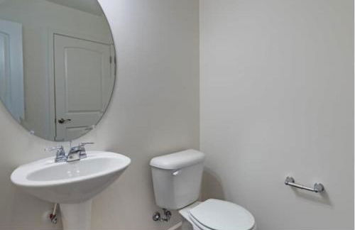 4BR Townhouse King Bed 2-Story Near NC State - Foto 11