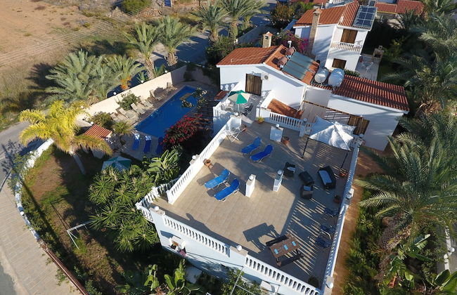 Lovely 7 Bedroom Villa !! - Photo 23