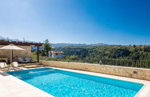 Ilys Home, a Country-chic Retreat with Pool & BBQ, By ThinkVilla - Photo 11