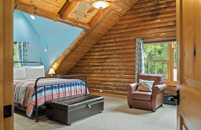 The Bigwood Cabin by Avantstay Hot Tub, Firepit, Pool Table, Private Yard - Photo 33