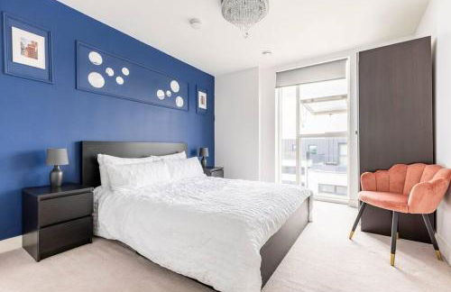Stylish & Comfortable Top-Floor Flat in Harrow - Photo 27