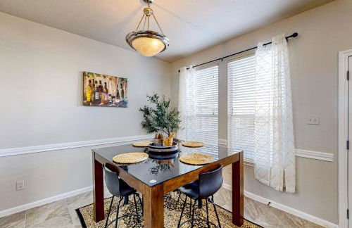 3 Mi to Downtown Conroe Updated Townhome with Yard - Foto 7