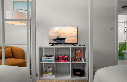 Walk to Beach, Heated Pool, Dog-Friendly, Firepit - Foto 40