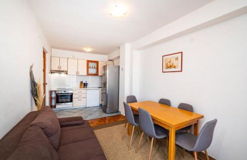 Merita Apartments with Pool - Photo 32