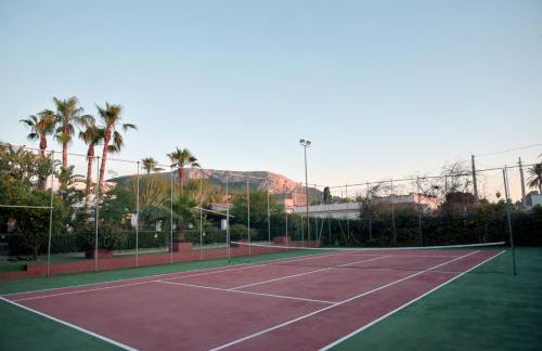 Villa a 300 Mt. dal Mare (Magaggiari) con campo da tennis - Foto 4