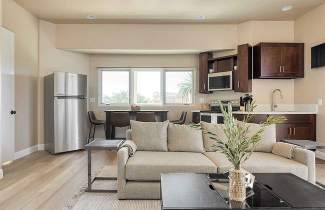 Modern Temecula Mansion w Pool, Hot Tub, Guest House & Valley Views Camila by Avantstay - Photo 38