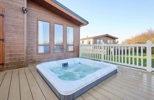 Hedgerow Lodge with Hot Tub - Foto 18