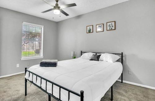 Relaxing 2BR Apartment with Pool and Gym - Foto 13