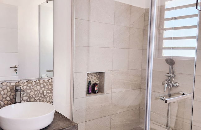 Luxury beachfront villa with private pool and cozy Pavillon with private jacuzzi on rooftop terrace - Photo 47