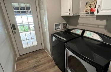 Spacious Vacation Rental with Stunning Lake Views from the Incredible Deck for an Amazing Getaway in Sabine National Forest in Hemphill, Texas - Foto 23