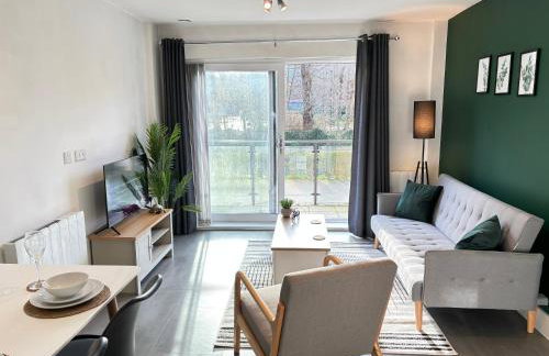 Luxury Canal-side Apartment, Hemel Hempstead, Free parking, Perfect for Contractors - Foto 3