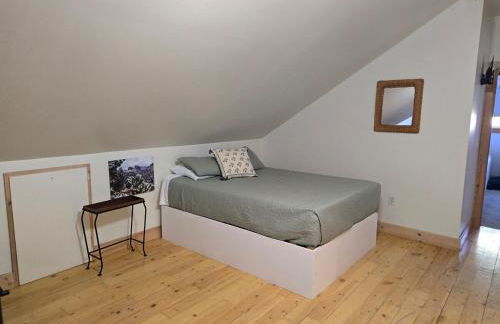 Wildland Gardens Farm House w Private Hot tub - Photo 17