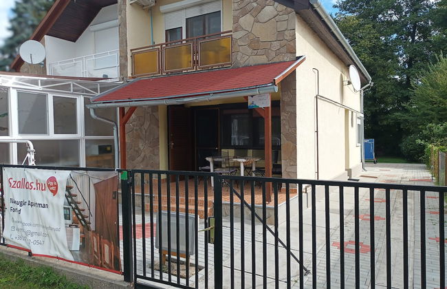 A Whole Holiday House With a Garden in Fonyód for 2-10 Persons - Foto 1