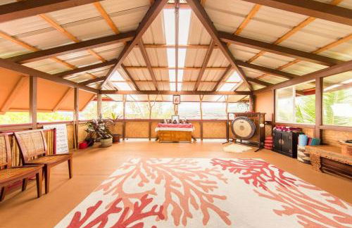 THE MAGICAL LAVA TEMPLE with EPIC Volcano Views! - Foto 1