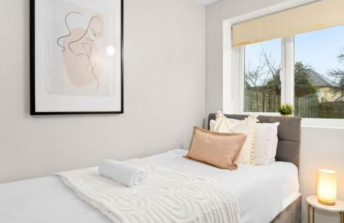 Spacious 5 Bedroom & 5 Bathrooms House - Garden - Parking - Netflix 376MW - Foto 22