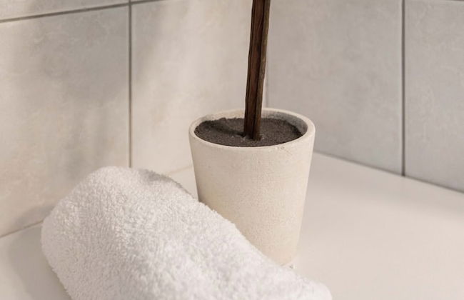 Bright 2bdr Apartment With a Balcony - Photo 13