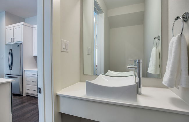 Upscale 2 bedroom Dallas TownHome - Foto 17