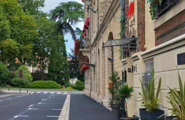 Les Loges Du Théatre 160m2 MAISON PRIVÉ 14 personnes MAX tout équipé a 200m de l'AVENUE DE CHAMPAGNE et toutes commodités DEGUSTATION CHAMPAGNE OFFERTE jacuzzi sauna jeux velos EMPLACEMENT EXCEPTIONNEL et CHIC - Foto 44