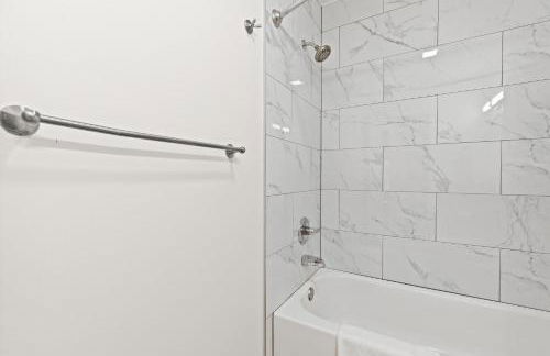 Spacious 2BR Flat, King Bed, Downtown Mt Clemens - Foto 8