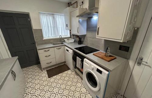 Spaghetti House 6 Bedroom with Large Off-Road Driveway Great for Crews in Vicinity of Starcity and City Centre - Foto 27