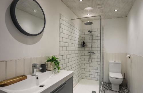 Harbourside Apartment - Photo 23