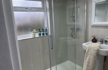 Spacious house for 7 - Ideal for Solihull NEC - Work and Family Groups - Foto 9