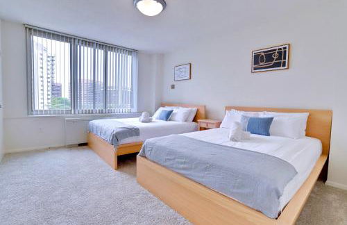 Stylish Apartment Close to National Landing - Photo 2