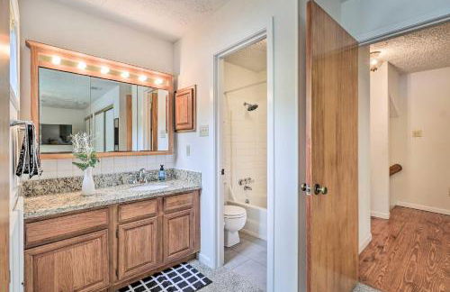 Bryan Home with Deck and Yard about 4 Mi to Texas A and M! - Photo 15