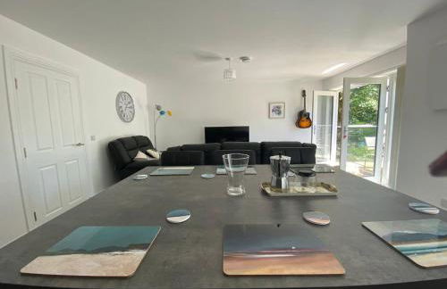 Beautiful Riverside Holiday Home - Foto 10