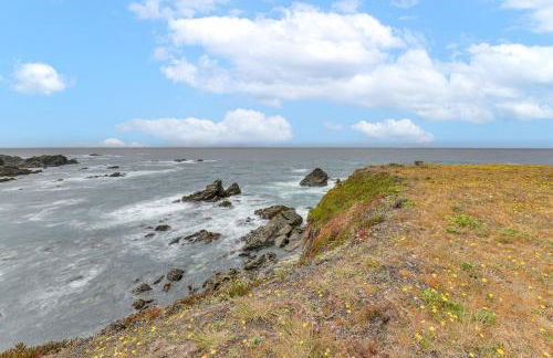 Walk to Beach Luxury Oceanfront Escape in Caspar - Photo 18