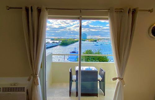 Modern waterfront apartment with Miami Skyline view, free parking 5 mins drive to Miami Beach - Foto 29