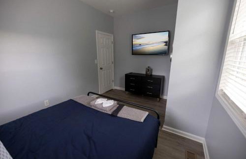 3 Min to Downtown - 10 Min to Elon - Smart TVs - Foto 27